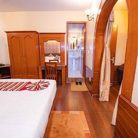Hotel Crystal Palace Pokhara Kültér fotó