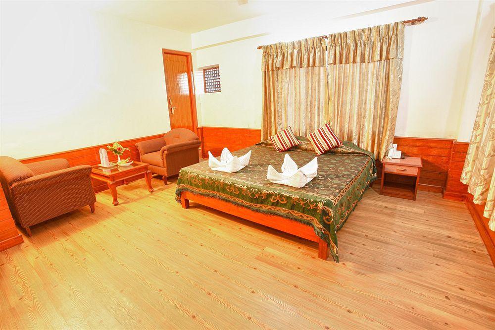 Hotel Crystal Palace Pokhara Kültér fotó