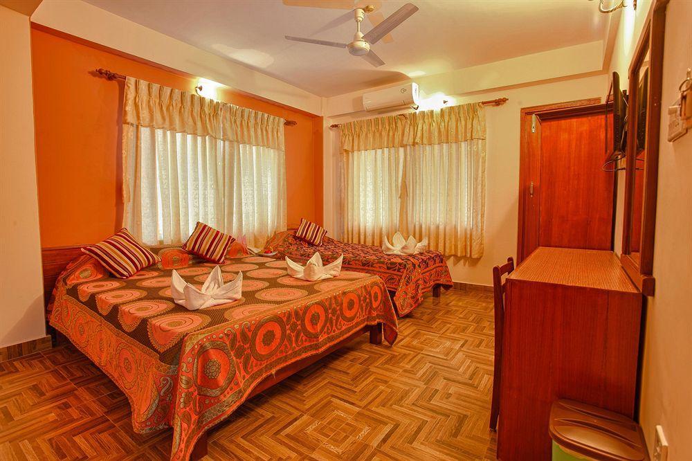 Hotel Crystal Palace Pokhara Kültér fotó