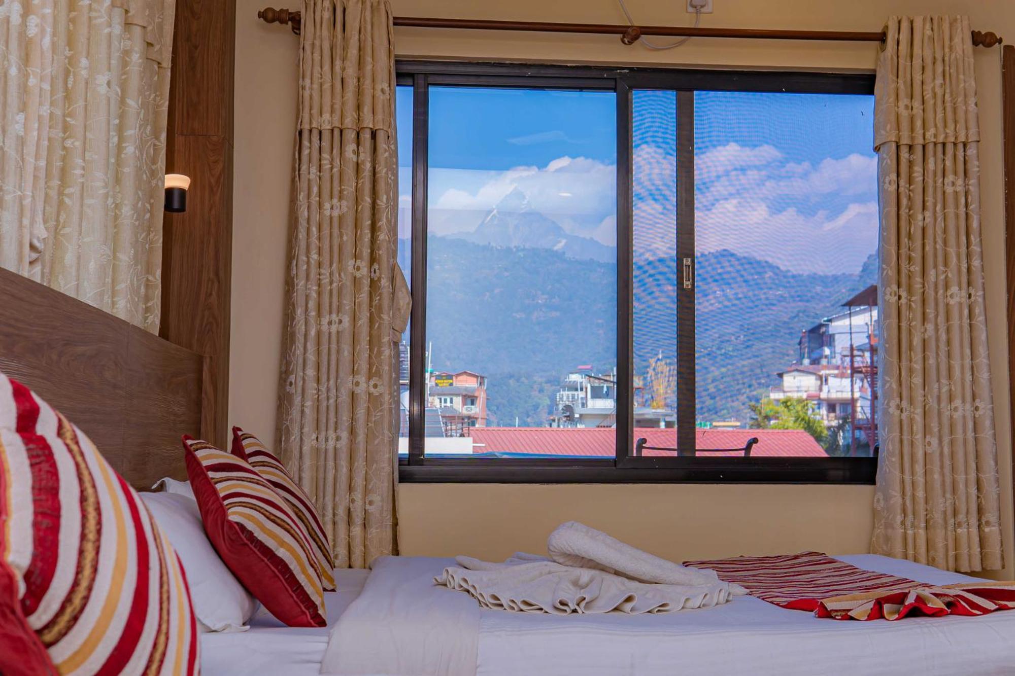 Hotel Crystal Palace Pokhara Kültér fotó