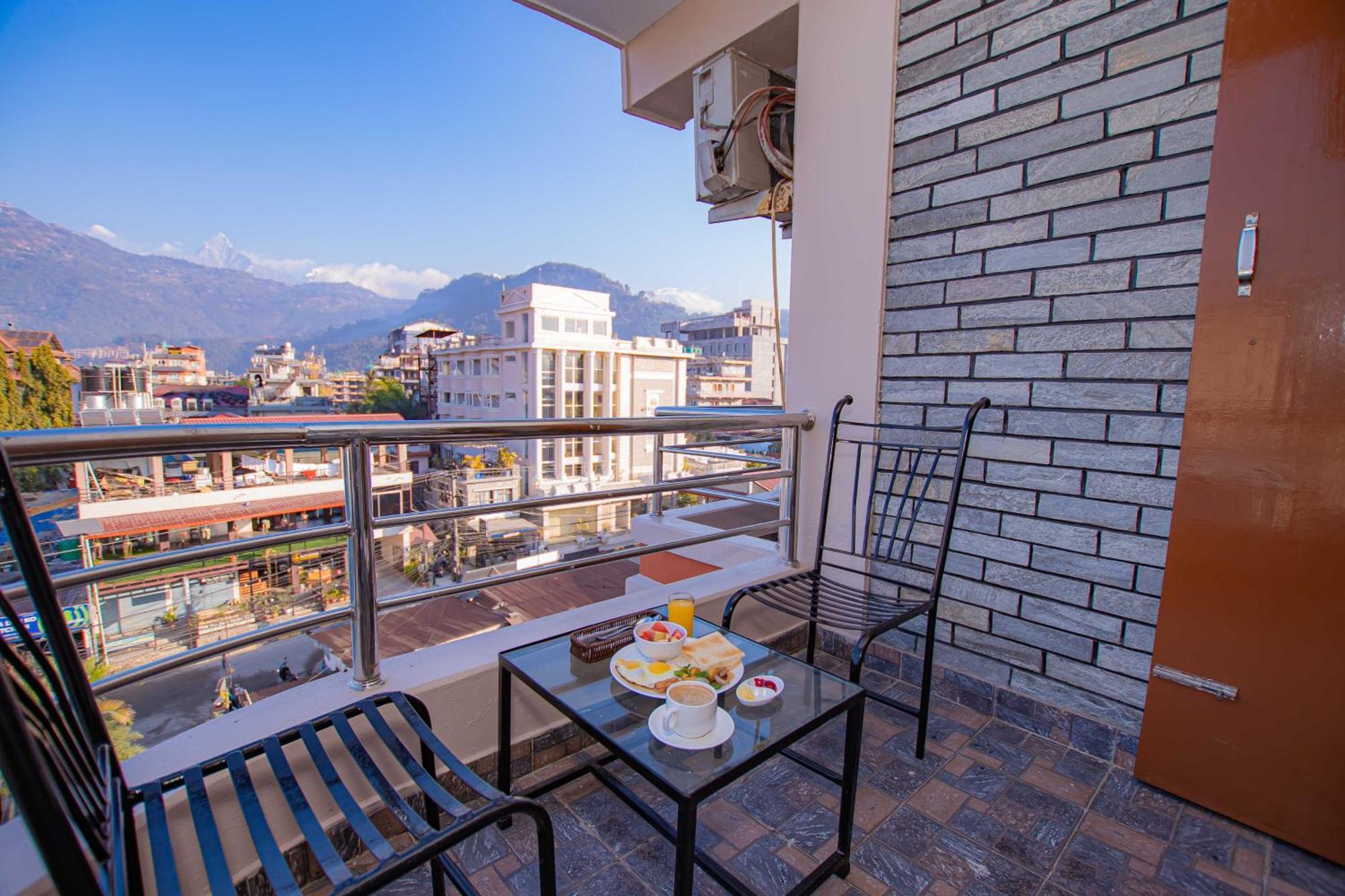 Hotel Crystal Palace Pokhara Kültér fotó