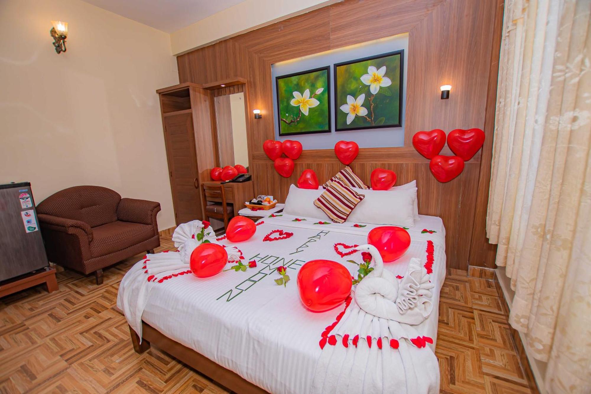 Hotel Crystal Palace Pokhara Kültér fotó
