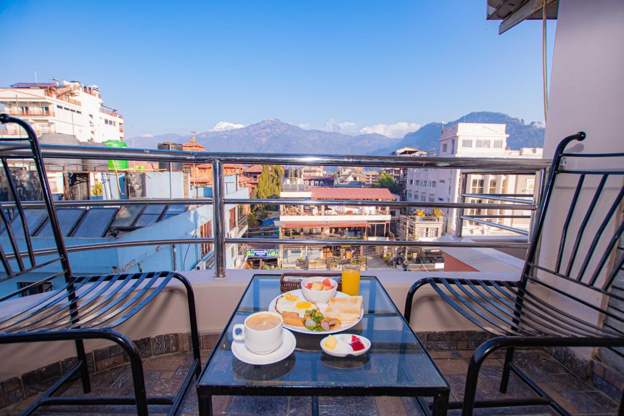 Hotel Crystal Palace Pokhara Kültér fotó