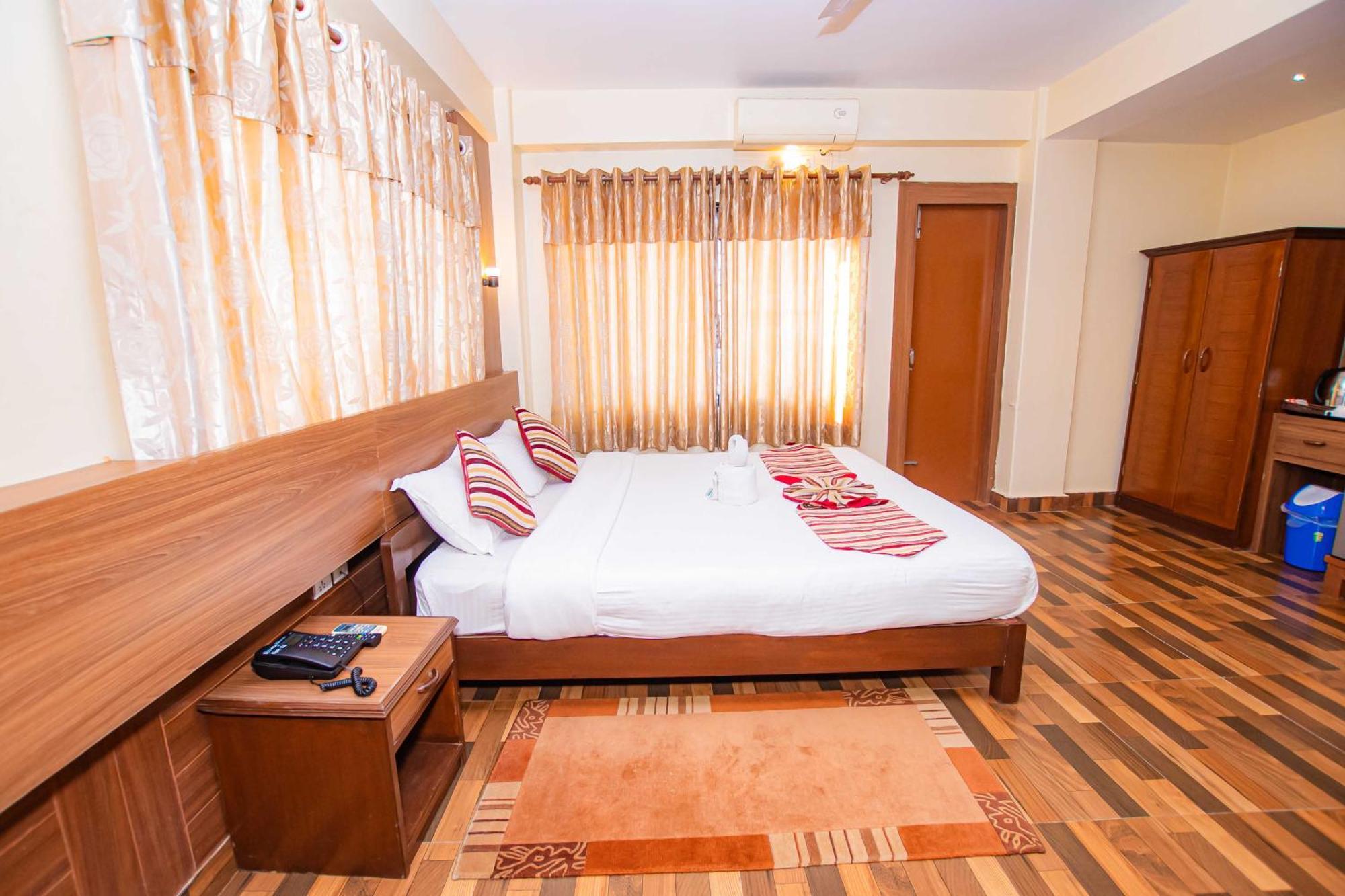 Hotel Crystal Palace Pokhara Kültér fotó