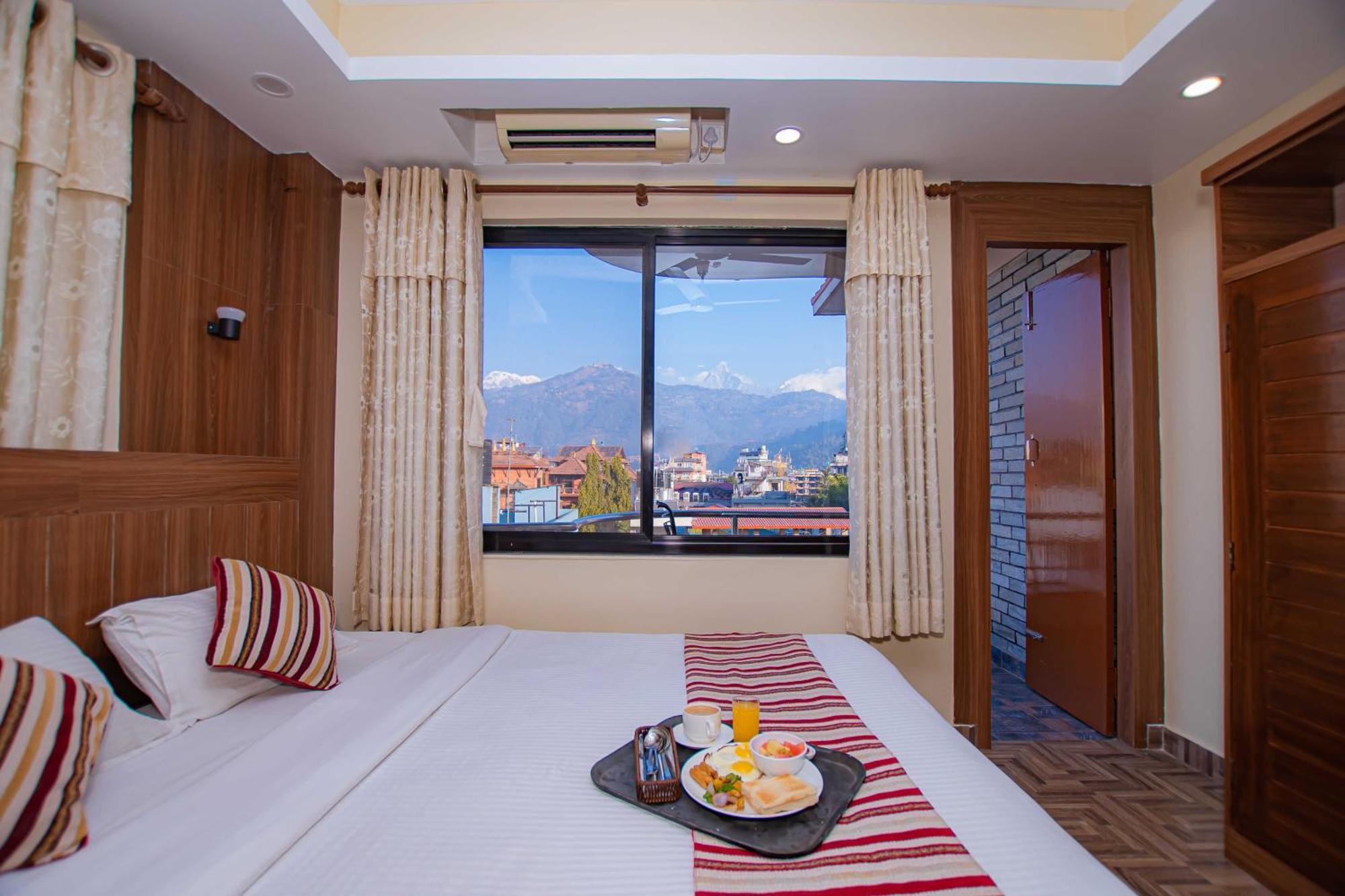 Hotel Crystal Palace Pokhara Kültér fotó