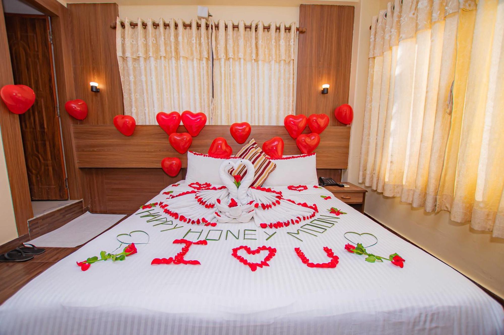 Hotel Crystal Palace Pokhara Kültér fotó