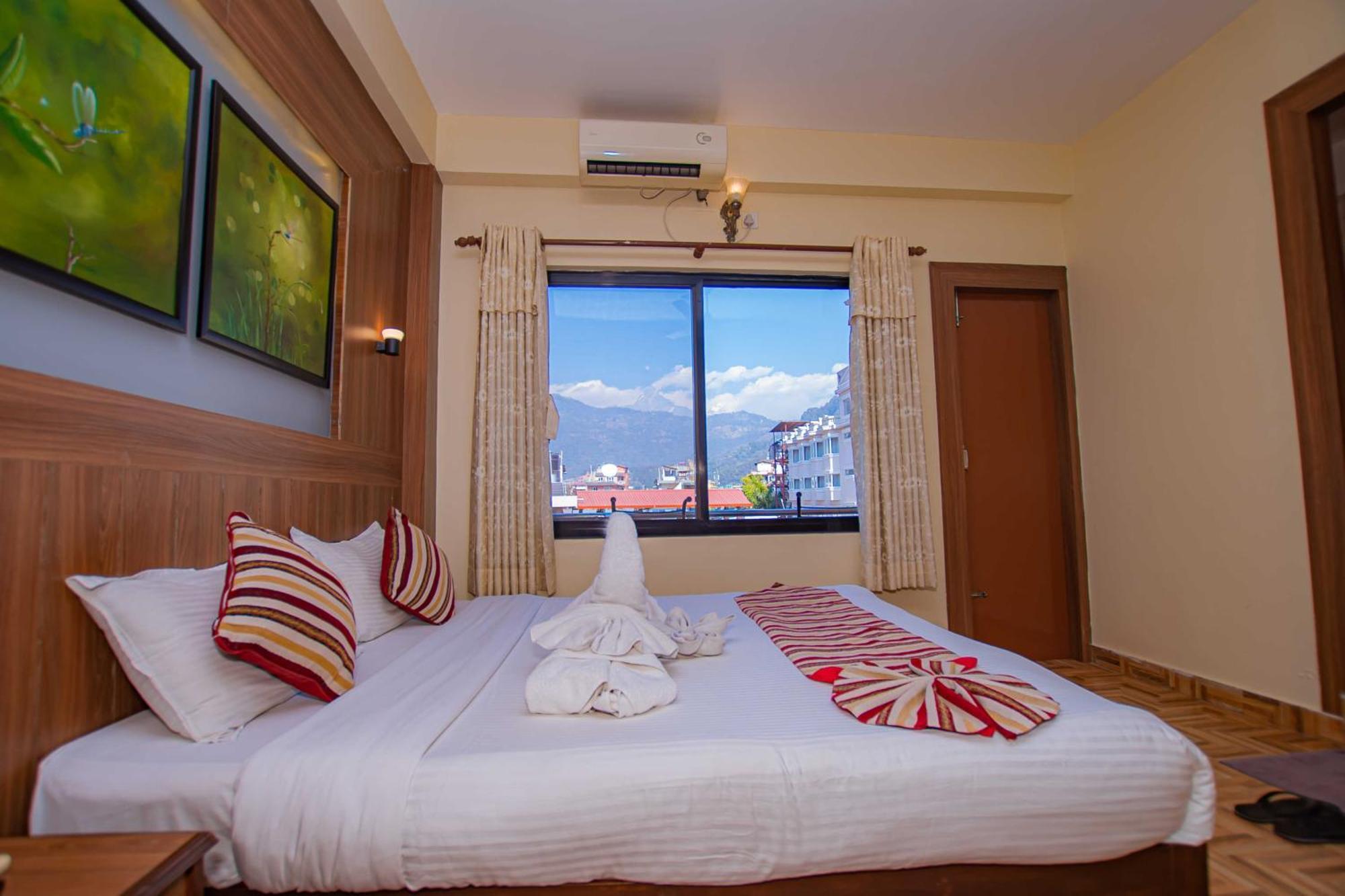 Hotel Crystal Palace Pokhara Kültér fotó