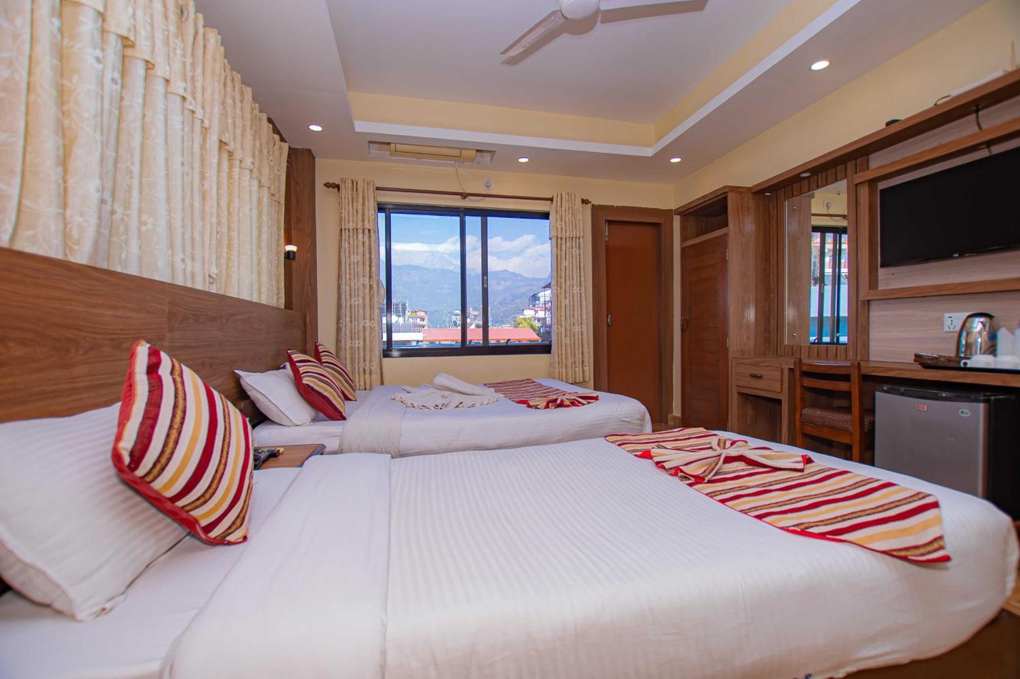 Hotel Crystal Palace Pokhara Kültér fotó