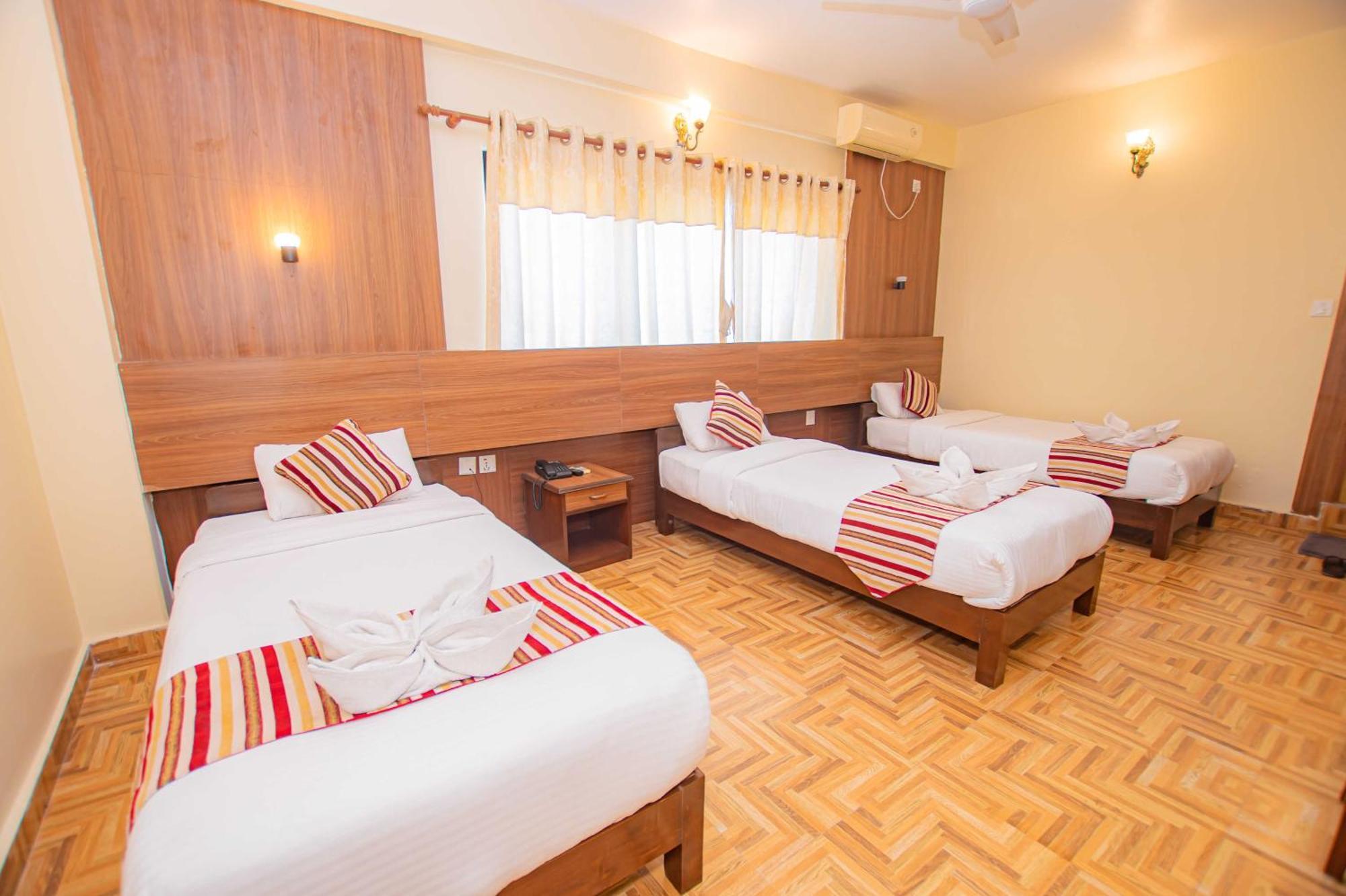 Hotel Crystal Palace Pokhara Kültér fotó