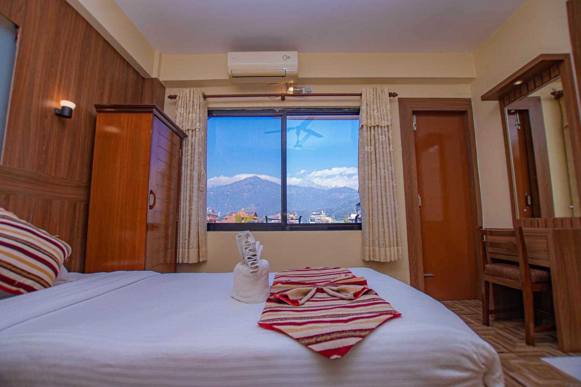 Hotel Crystal Palace Pokhara Kültér fotó