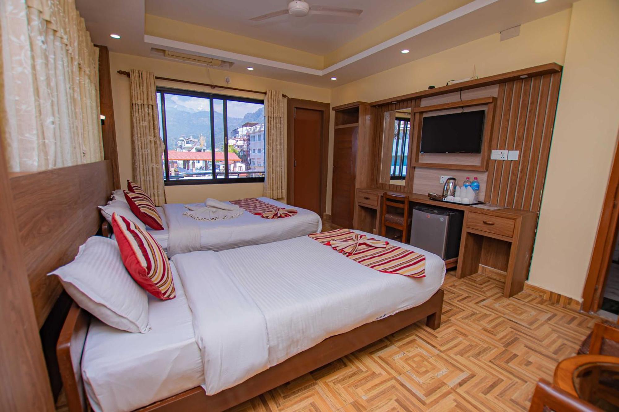 Hotel Crystal Palace Pokhara Kültér fotó