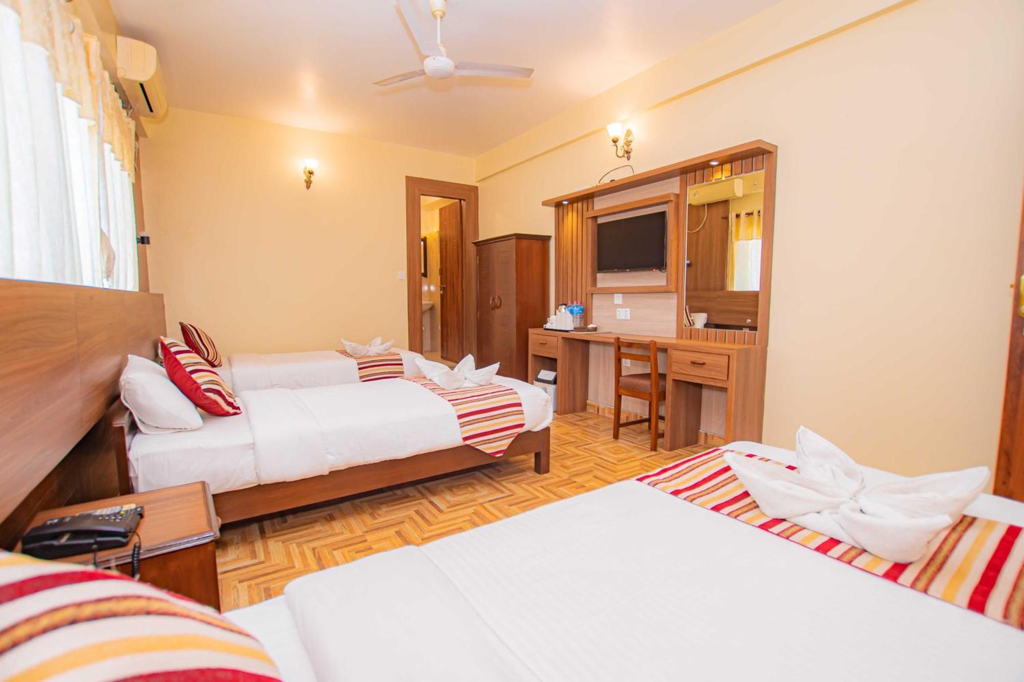 Hotel Crystal Palace Pokhara Kültér fotó