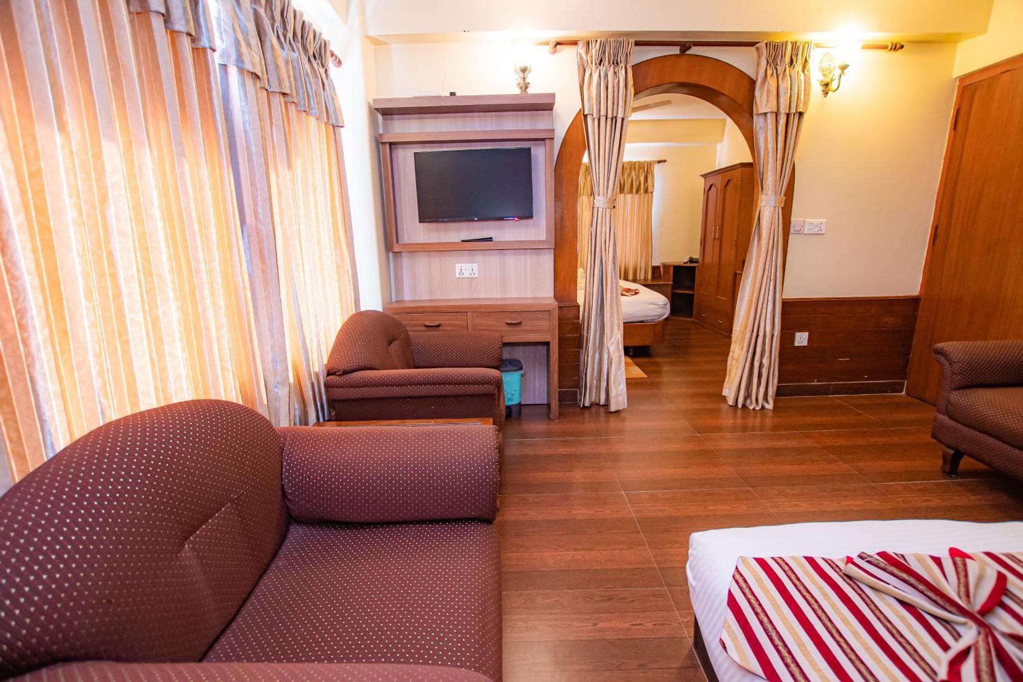 Hotel Crystal Palace Pokhara Kültér fotó