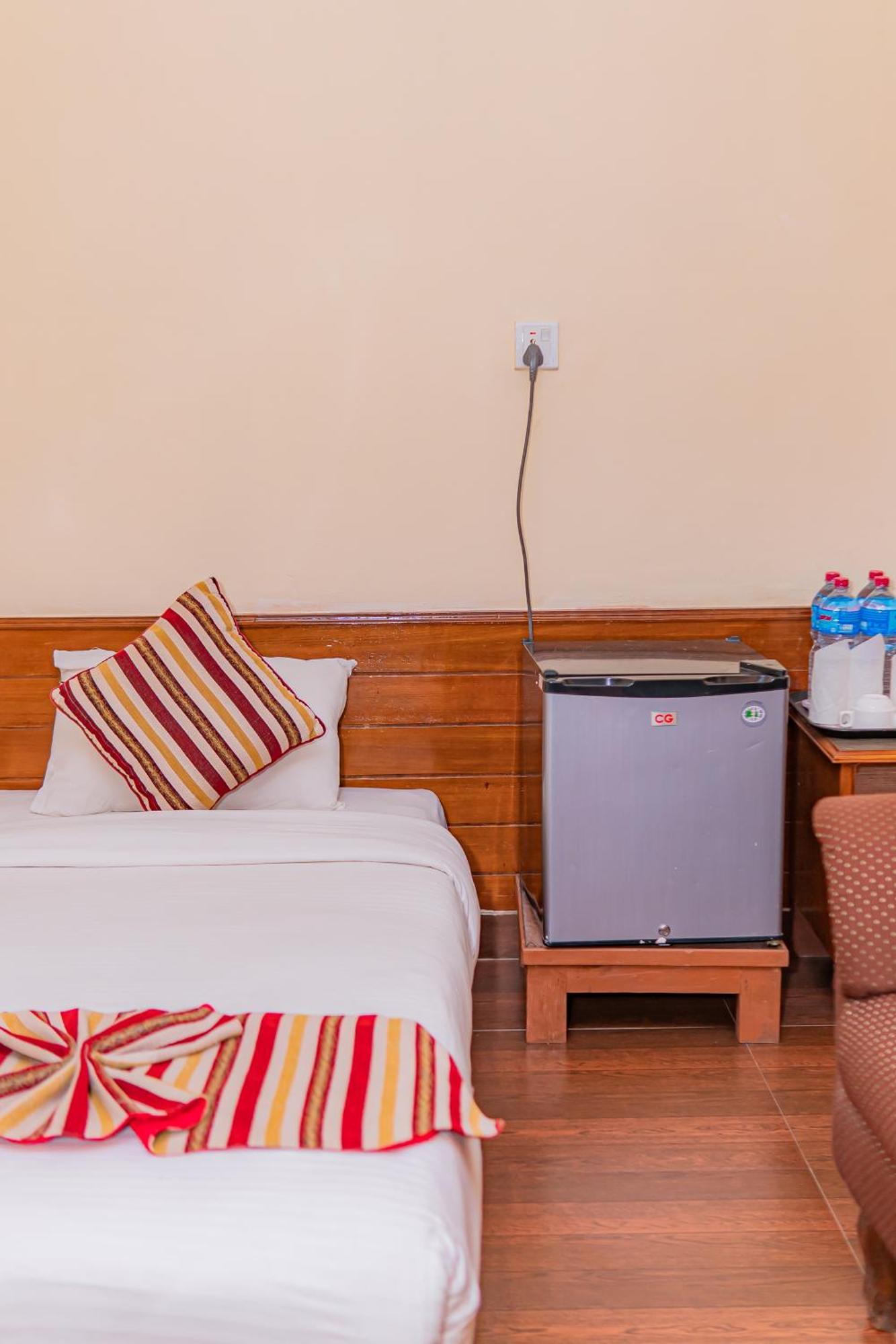 Hotel Crystal Palace Pokhara Kültér fotó