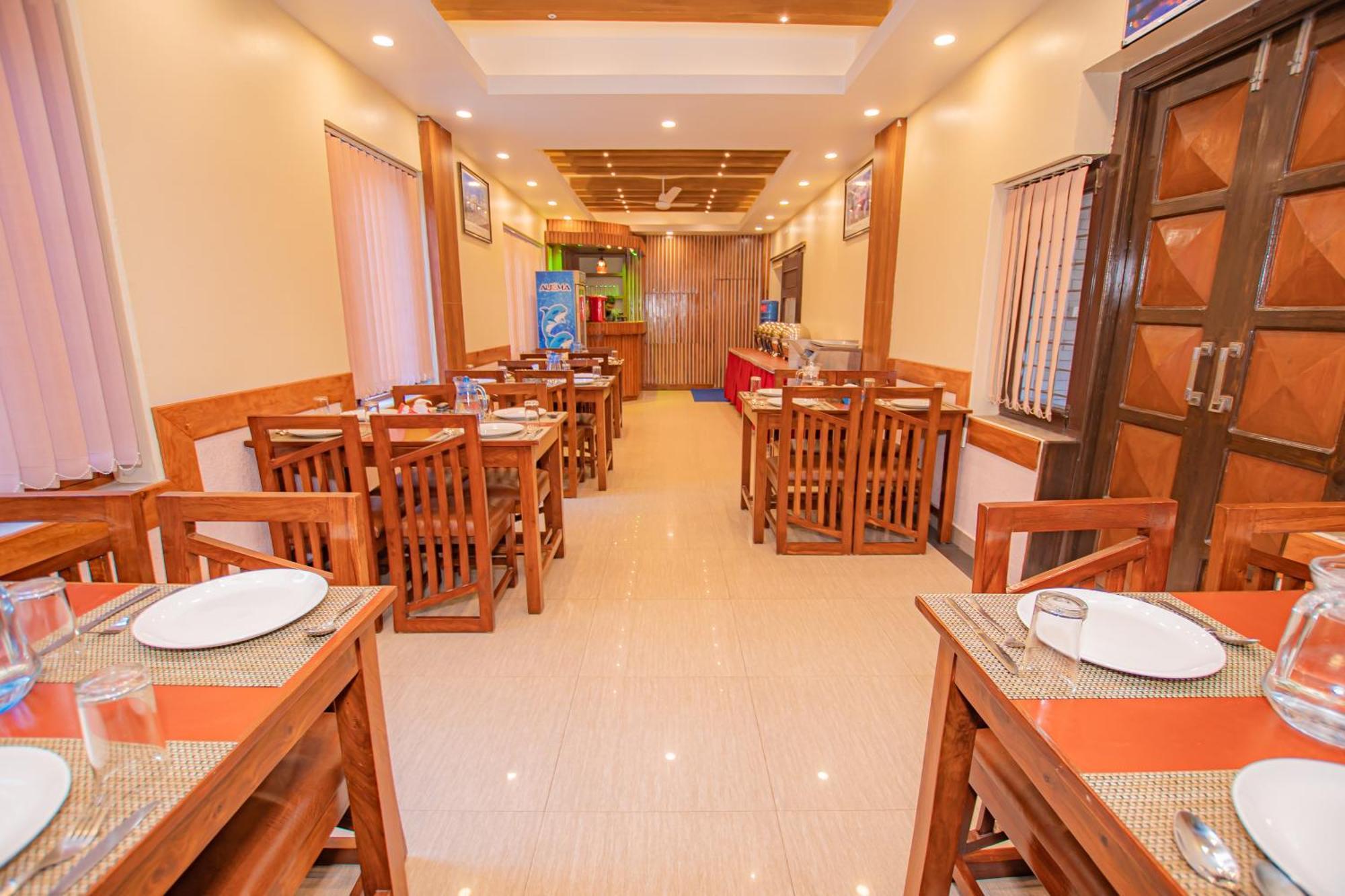 Hotel Crystal Palace Pokhara Kültér fotó
