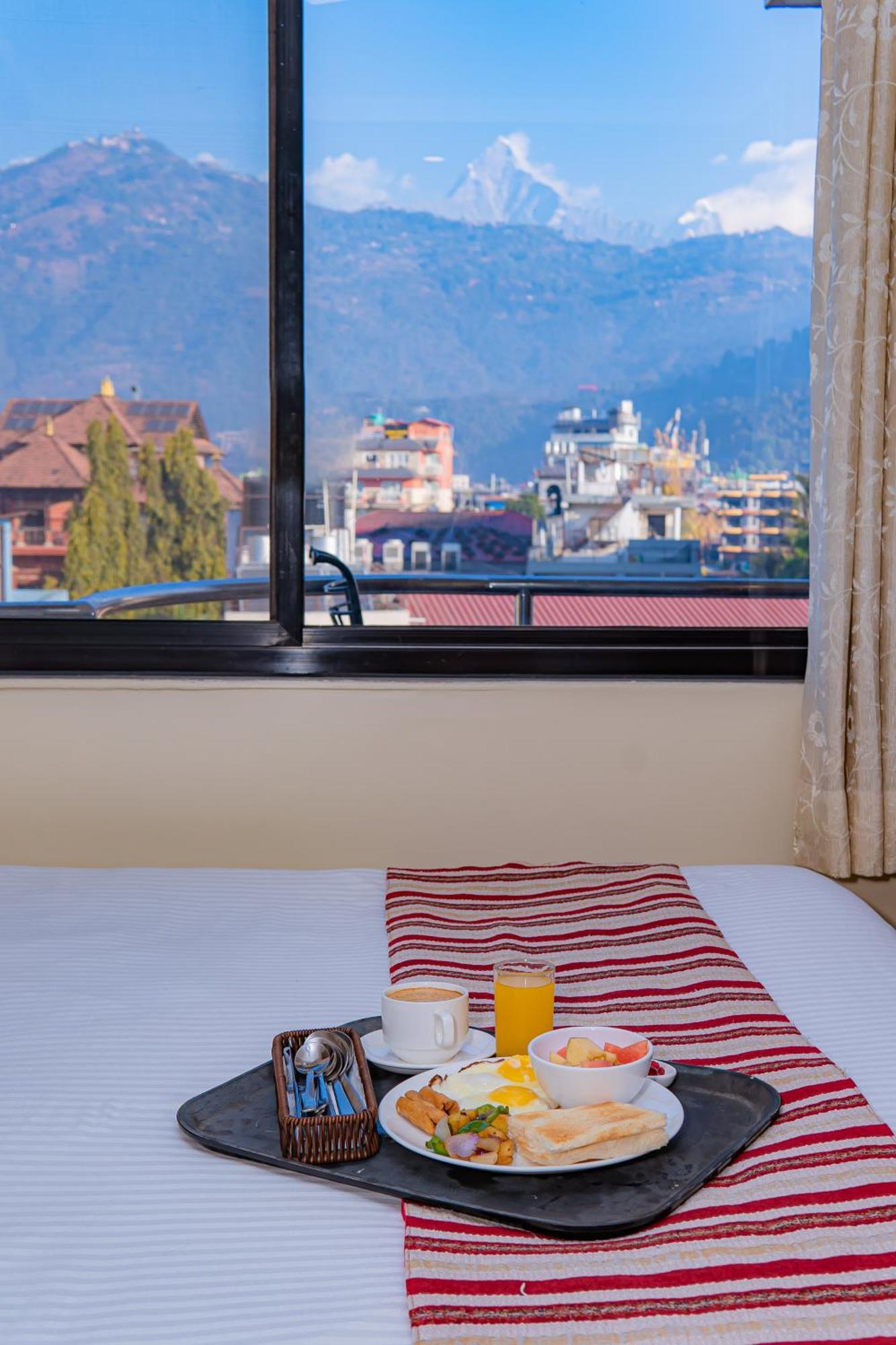 Hotel Crystal Palace Pokhara Kültér fotó